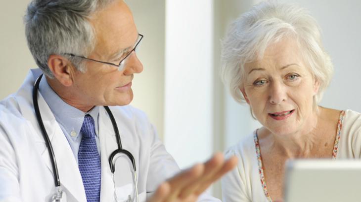 Image of a COPD patient talking with her doctor while looking at a laptop